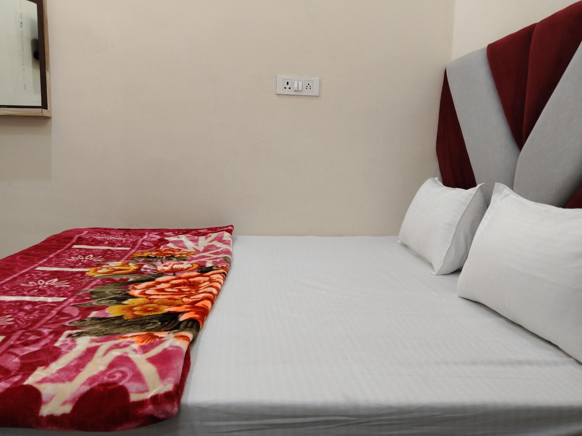 Hotel Rudraksha Varanasi Esterno foto